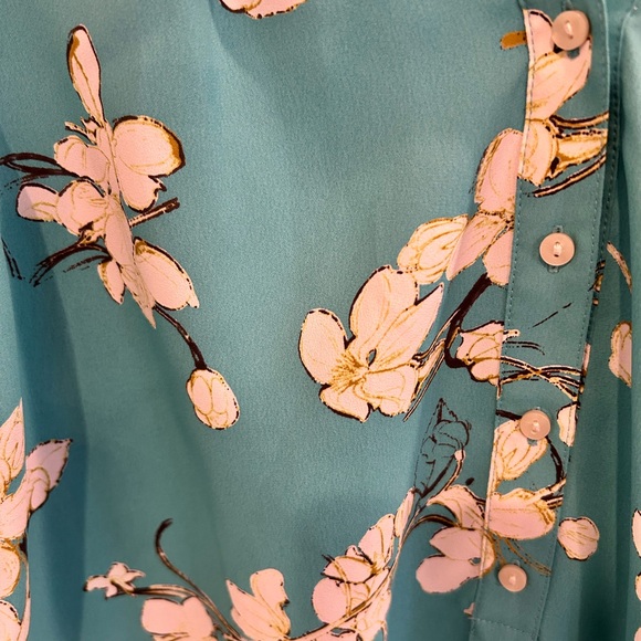 Women’s LOFT Small Floral Blouse - Picture 3 of 5